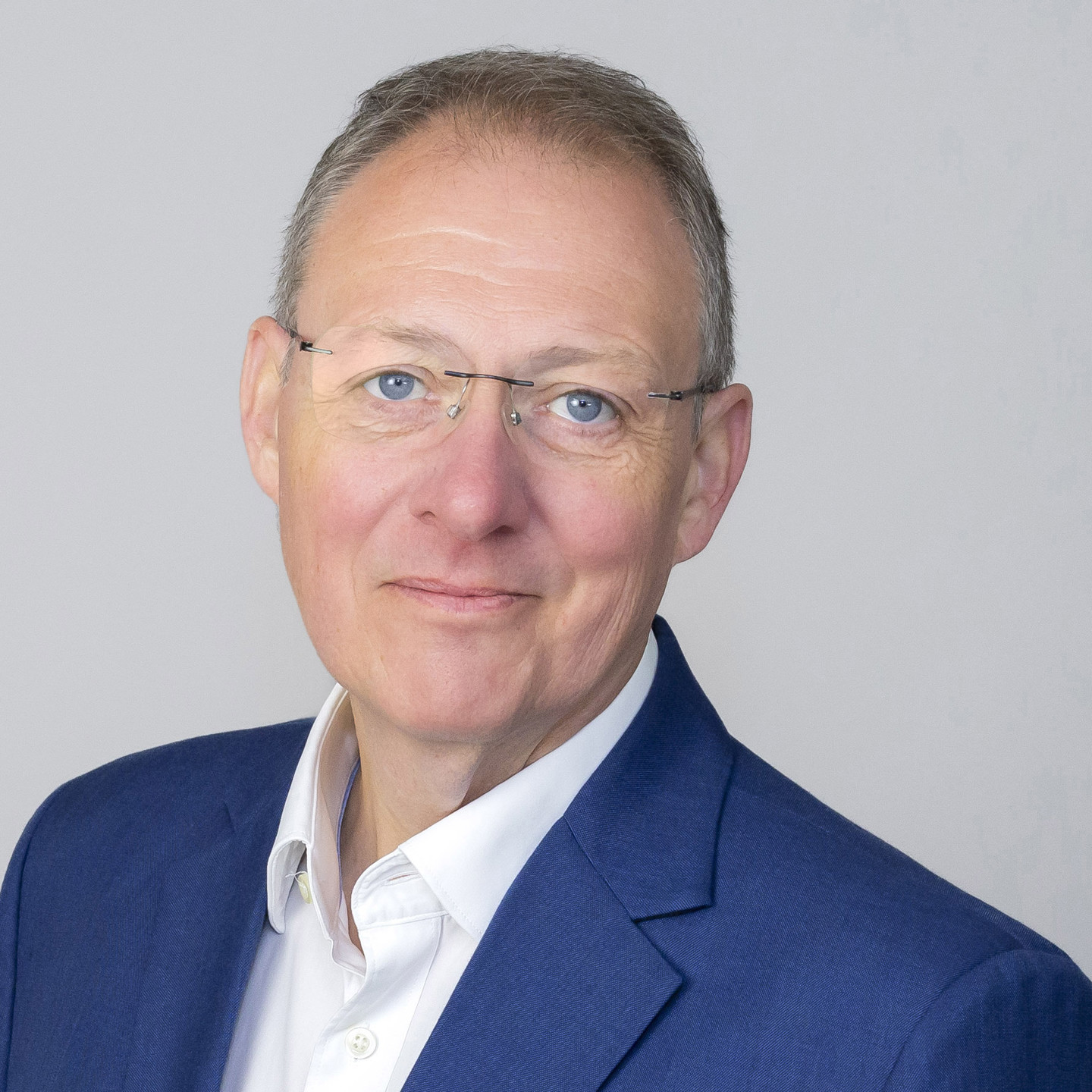 Headshot of Simon Davies