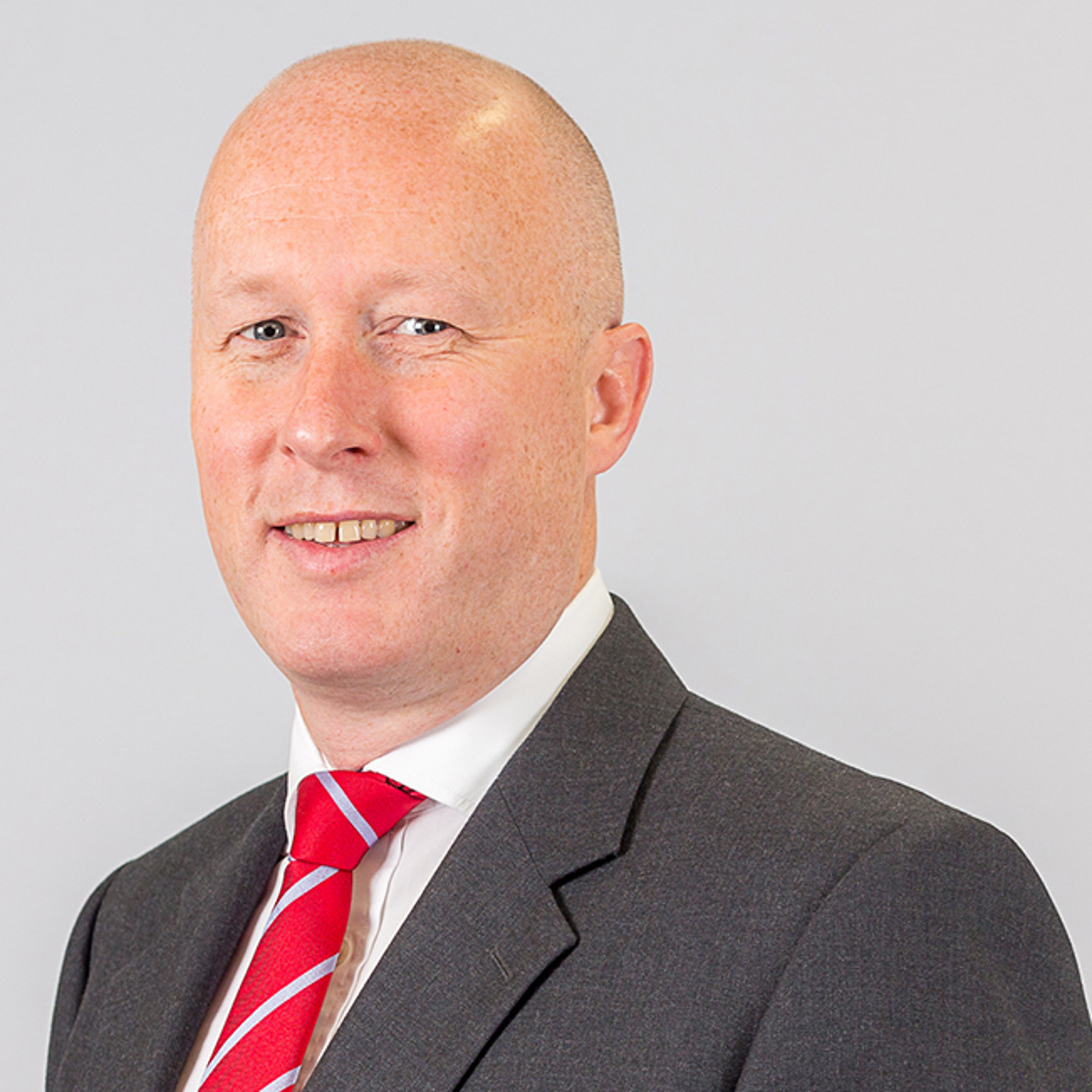 Headshot of Simon Dinning